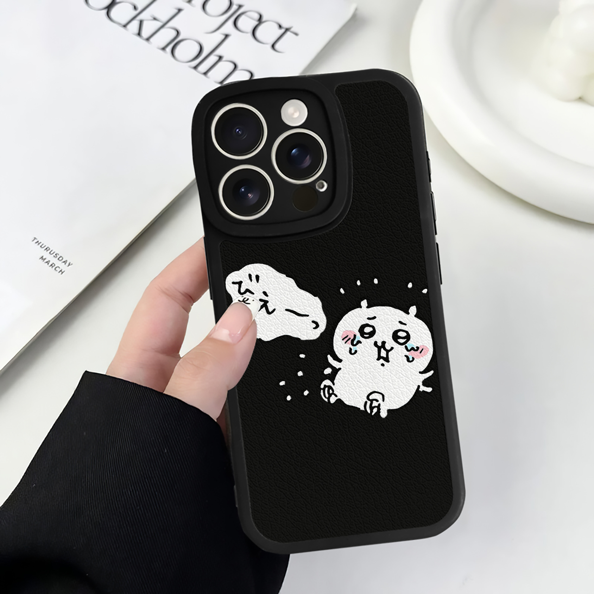 （画像用） ちいかわ ちいかわ Chii-kawa chiikawa 【iPhone 16シリーズ対応】シリコンスマホケース（レザー調） 材質：シリコン